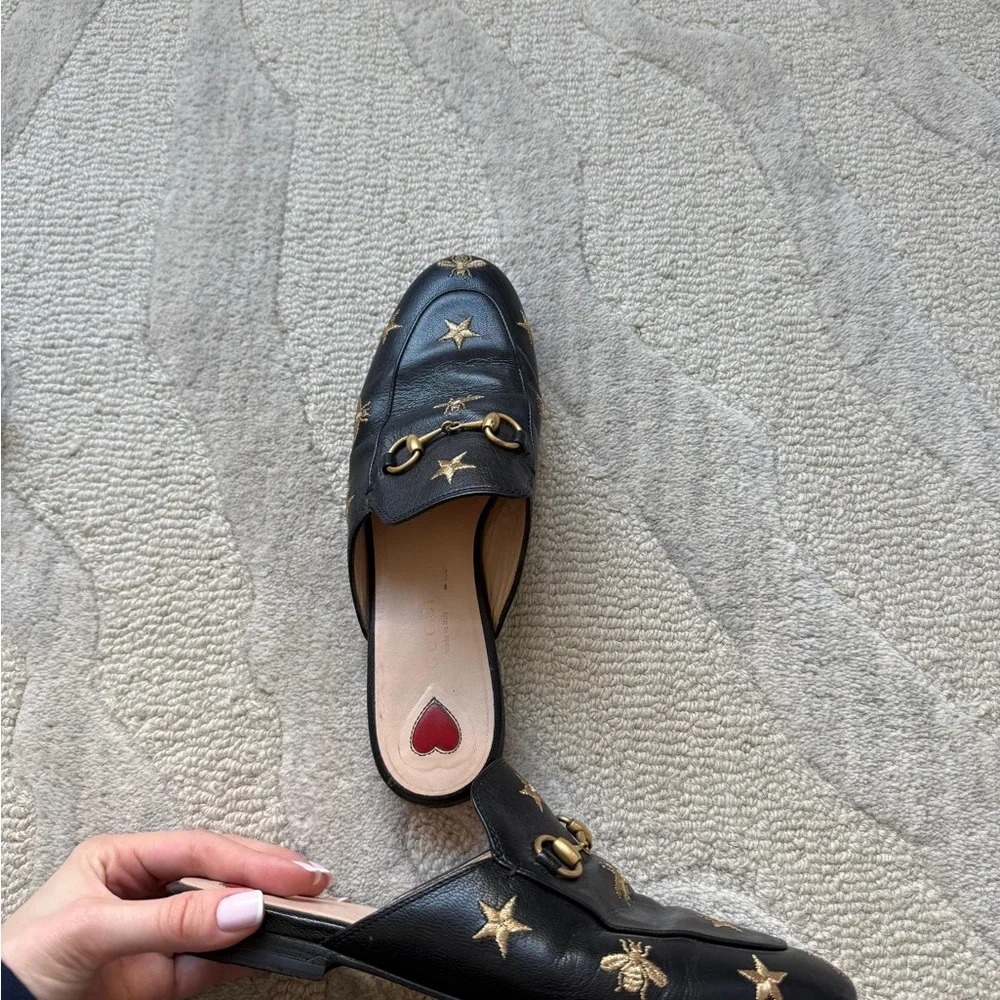 Gucci Black Leather Star-Embroidered Horsebit Mules with Red Heart Insole - Picture 5 of 6